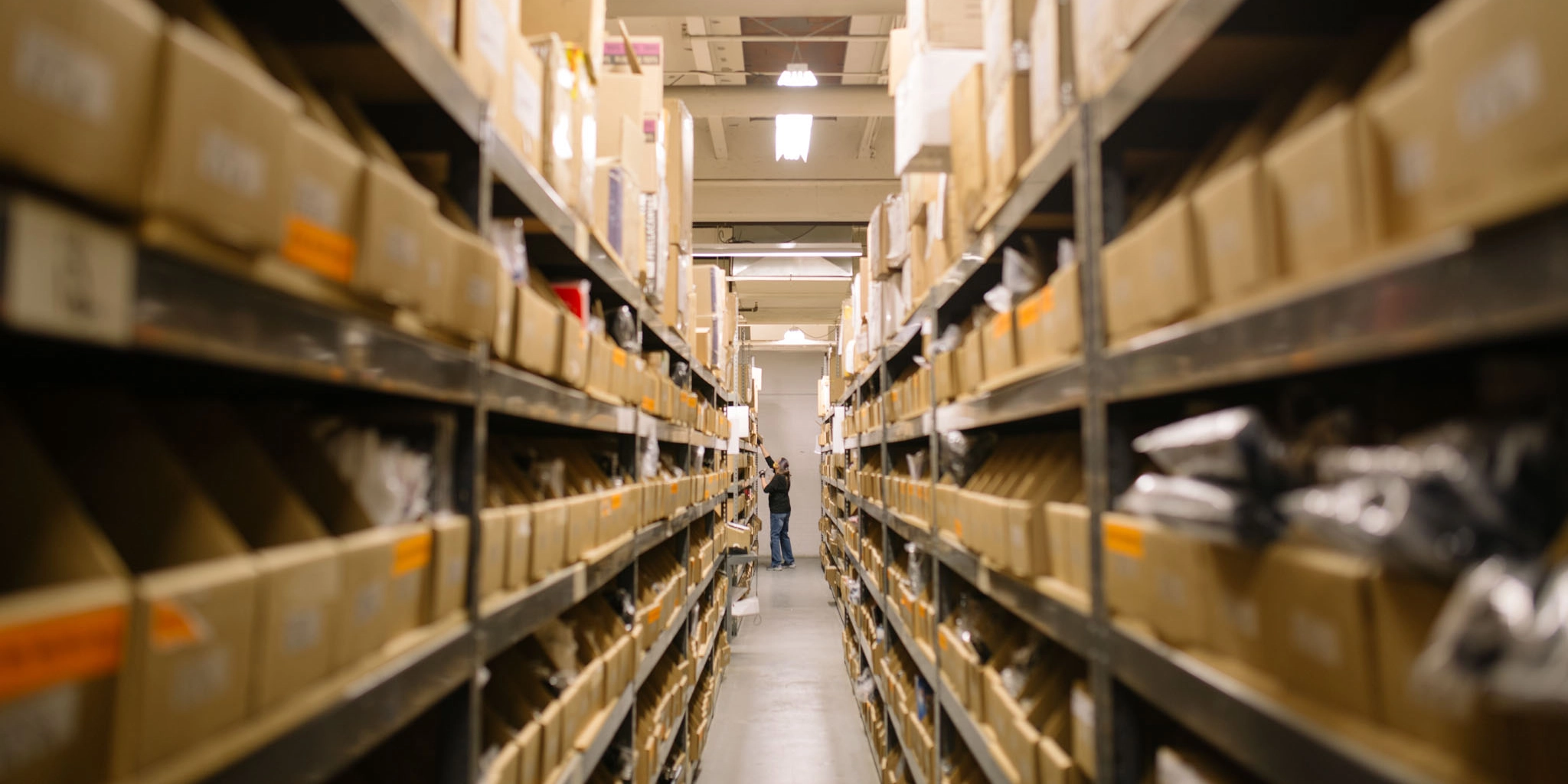 third party logistics warehouse image of employee scanning label of product in warehouse